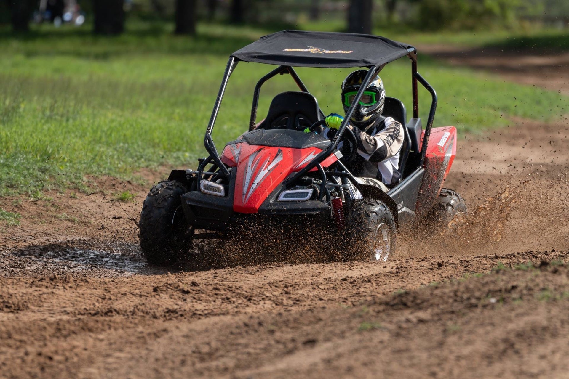 hammerhead-gts150-le-off-road-buggy-driving-on-a-dirt-track